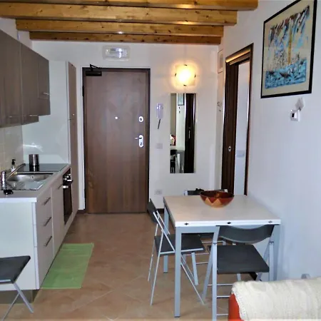 Hilltop In Pr Saint Didier With Balcony *
