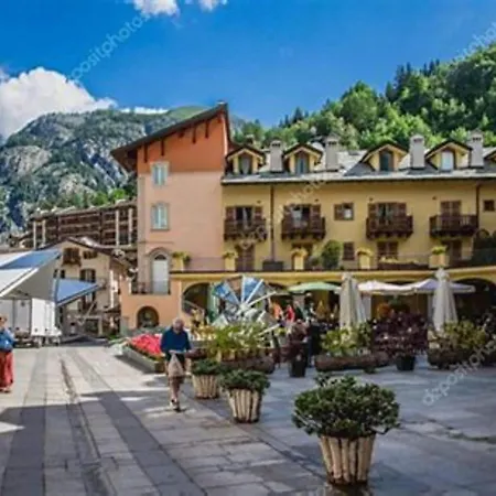 Hilltop In Pr Saint Didier With Balcony *